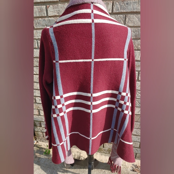 ✨Cuddle Up✨Venus Plaid Fringe Wrap Cardigan Sweater Burgundy Grey Cream S - Picture 3 of 8